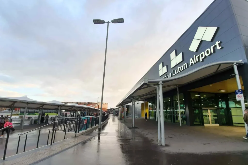 Luton Airport to Kettering